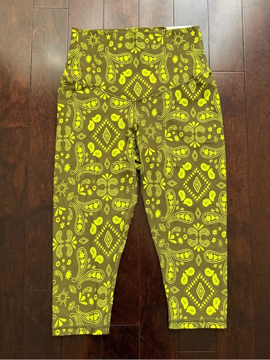 Offline Pants - Offline by Aerie NWT Women’s Leggings Size M Capri Shorts Green Paisley Soft Gym